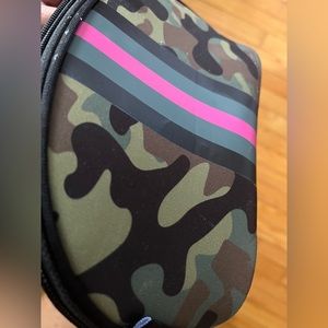 Army striped make up bag ! Or use for other items . NEW!!! Trendy . Perfect